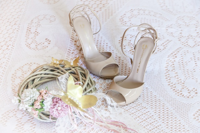 woman-sandals-wedding-dresses-bride-158000.jpeg